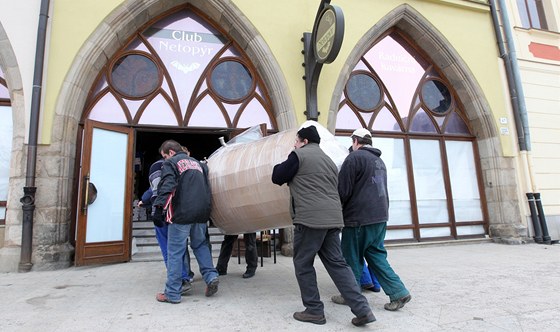 V podzemí Radniní restaurace v Jihlav bude sídlit nový Radniní pivovar. Varnu do ní pivezli a z Plzn.