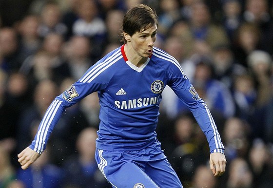 V NOVÉM DRESU. Útoník Fernando Torres si premiéru v dresu Chelsea odbyl proti svému bývalému klubu
