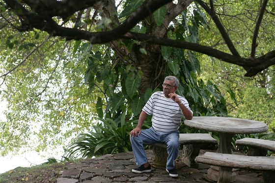 Dritel Nobelovy ceny 1992 Derek Walcott doma na ostrov Svatá Lucie