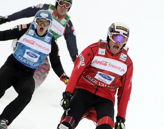 Medailisté ze skikrosu na MS v Deer Valley: zlatý Christopher Delbosco, za ním Jouni Pellinen a Andreas Matt. 