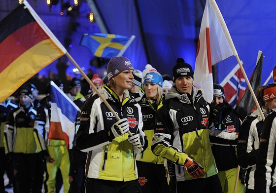 Nmetí reprezentanti Maria Rieschová a Felix Neureuther  pi slavnostním zahájení mistrovství  svta ve sjezdovém lyování v Garmisch-Partenkirchenu.