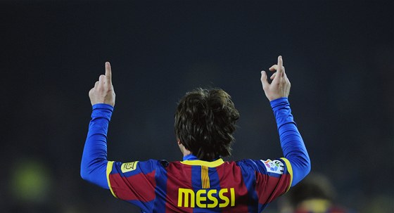 RADOST. Lionel Messi z Barcelony se raduje z jednoho ze svých tí gól, které v zápase nastílel.