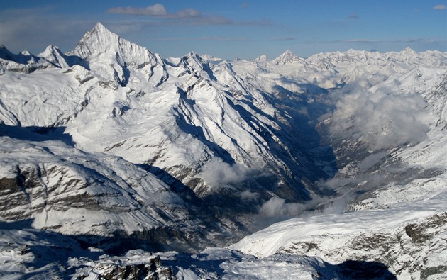Zermatt a sjezdovky na okolních horách
