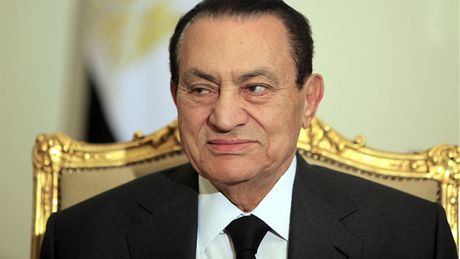 Egyptský prezident Husní Mubarak se 8. února 2011 poprvé od zaátku protest ukázal ped zahraniními novinái, setkal se s ministrem zahraniních vcí SAE.