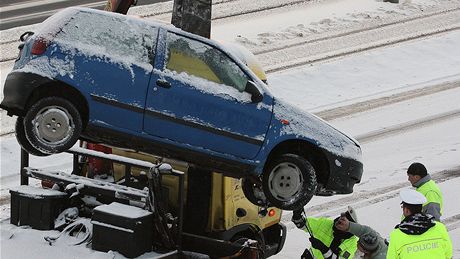 Praha nesouhlasí s tím, e by mla odtaená vozidla vracet zpátky na místo. Ilustraní foto