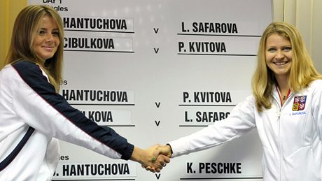 Daniela Hantuchová a Lucie Šafářová po losu Fed Cupu Slovensko - Česko v Bratislavě Daniela Hantuchová a Lucie Šafářová po losu Fed Cupu Slovensko - Česko v Bratislavě