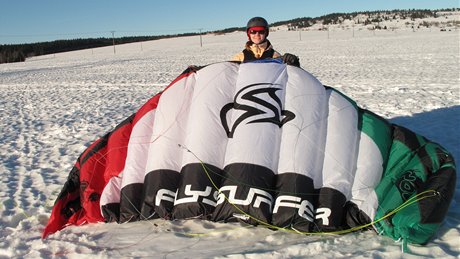 Snowkiting - i kdy zas tak malý ten dráek nebyl (4 metry tverení)