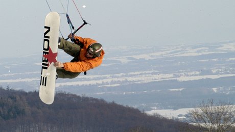 Nco pro píznivce adrenalinových záitk: snowkiting. Kdy zkrotíte vítr,...