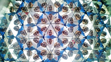 Výstava PLAY v praském Mánesu - obí prhledový kaleidoskop