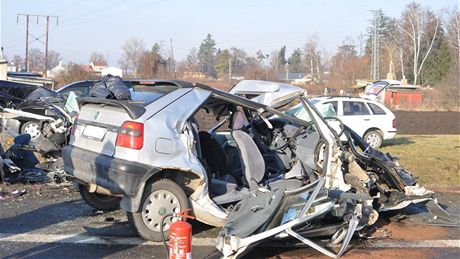 Tragická nehoda u Prostějova, při které zemřelo pět dospělých a jedno dítě. Tragická nehoda u Prostějova, při které zemřelo pět dospělých a jedno dítě.