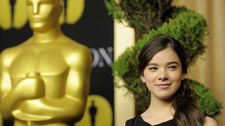 Oscar 2011 - Hailee Steinfeldová na hostině pro nominované Oscar 2011 - Hailee Steinfeldová na hostině pro nominované