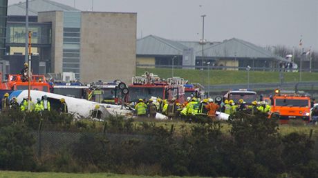 Na míst netstí v irském Corku zasahují záchranái (10. února 2011)