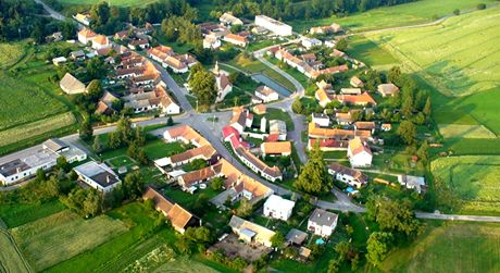 Letecký pohled na obec Starý Petín