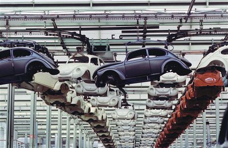 Autoprmysl je jedním z pilí nmecké ekonomiky. První auto postavil Nmec Karl Benz.