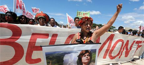 Protest proti stavb brazilsk pehrady Belo Monte. (8. nora 2011)