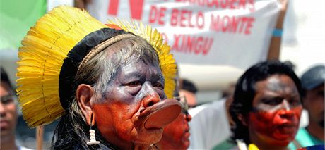 Protest proti stavb brazilsk pehrady Belo Monte. (8. nora 2011)
