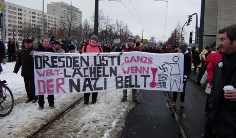 lenové iniciativy V Ústí neonacisty nechceme pi pochodu v Dráanech v únoru 2010.