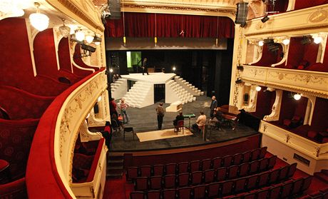Slezské divadlo v Opav prolo velkou rekonstrukcí, nyní se po pl roce znovu oteve divákm.