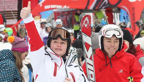 Mladí sportovci pod svahem sjezdovky na liberecké olympiád mládee - mnohdy jediní diváci.