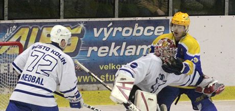 Momentka z duelu Nymburk (v modrém) - Kolín.