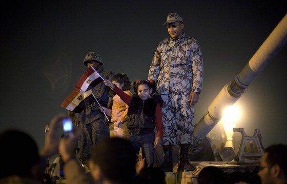 Husní Mubarak prý armád naídil, aby na demonstranty zaútoila