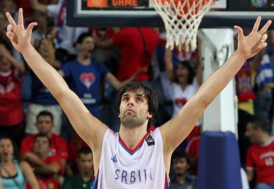 Srbský basketbalista Milo Teodosi poté, co rozhodl tvrtfinále MS proti panlsku.