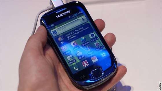 Samsung Galaxy Fit s ptimegapixelovým fotoaparátem a automatickým ostením.