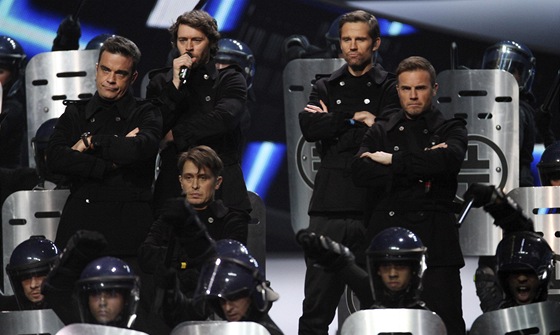 Take That pi vystoupení na Brit Award 2011 (Londýn, 15. února 2011)