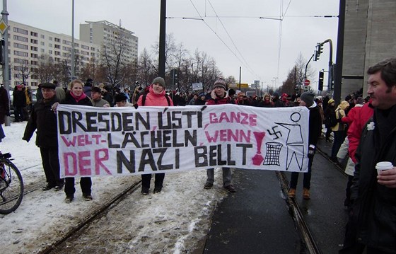 lenové iniciativy V Ústí neonacisty nechceme pi pochodu v Dráanech v únoru 2010.