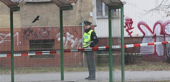 Autobusov zastvka na Nrodn td v Havov, kde zchrann sluba oetovala postelenho mue.