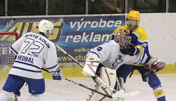 Momentka z duelu Nymburk (v modrém) - Kolín.