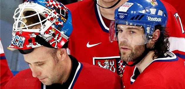 Tomáš Vokoun a Jaromír Jágr po zápase s Finskem. (24. února 2010) Tomáš Vokoun a Jaromír Jágr po zápase s Finskem. (24. února 2010)