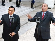 Husn Mubarak s francouzskm prezidentem Jacquesem Chirakem v Elysejskm palci ( 25. ervence 2002)