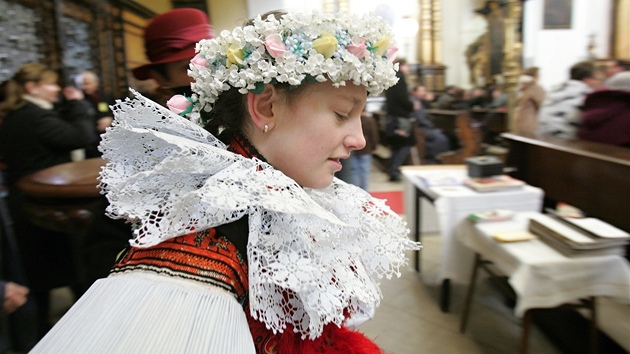 Litomický biskup uvedl v katedrále svatého tpána do funkcí deset nových kanovník.