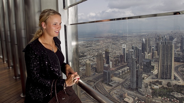 Caroline Wozniacká si prohlíí Dubaj z nejvyí budovy svta, Burj Khalifa (828 metr)