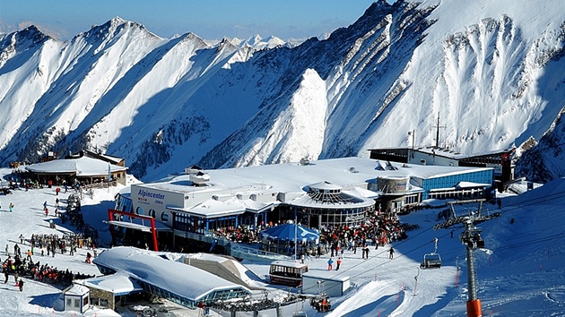 Pohled na "nervové centrum" kaprunského ledovce – Alpincenter Pohled na "nervové centrum" kaprunského ledovce – Alpincenter