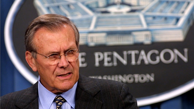 Donald Rumsfeld na archivním snímku Donald Rumsfeld na archivním snímku