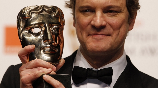 BAFTA 2011 - Colin Firth s cenou za výkon ve filmu Králova e (Londýn, 13. února 2011)