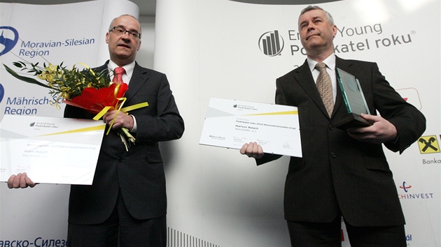Adam (vlevo) a Mariusz Walachovi při vyhlášení titulu Podnikatel roku 2010. Adam (vlevo) a Mariusz Walachovi při vyhlášení titulu Podnikatel roku 2010.