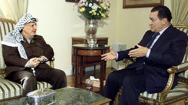 Husní Mubarak byl také zprostedkovatelem mírových rozhovor mezi Izraelci a Palestinci. Na smínku s Jásirem Arafatem v prosinci 2000 