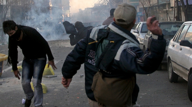 Protesty v ulicích Teheránu (14. února 2011)