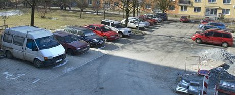 Jedno parkovací místo na Doubravce vychází na 115 tisíc korun. Metr tverení je tak za tém 8 500 korun. 