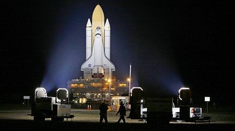 NASA s X-37 poítala jako s náhradou za raketoplány, jako je Discovery.  Nakonec se plánu vzdala.