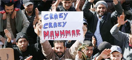 Demonstrace za odstoupení libyjského vdce Muammara Kaddáfího v Tobruku. (23. února 2011)