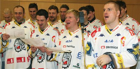 Liberetí hokejisté nazpívali svou klubovou hymnu.