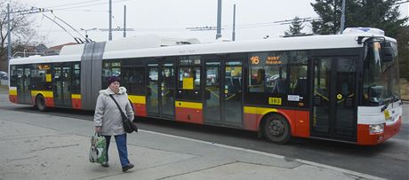 Plzní jezdí trolejbus, který je urený pro Hradec Králové.