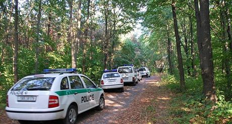 Policisté u hostivaské pehrady. Ilustraní foto