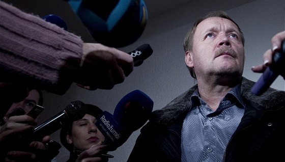 Pedseda LOK Martin Engel na tiskové konferenci. (16. února 2011)