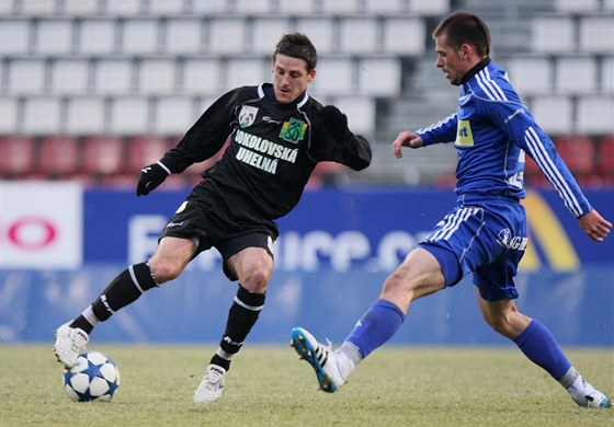 Olomoucký Michal Vepek (vpravo) a sokolovský David Vanek.