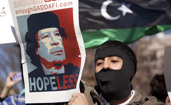 Podporu protivládním demonstrantm v Libyii pili vyjádit i lidé k Bílému domu ve Spojených státech (19. února 2011)  